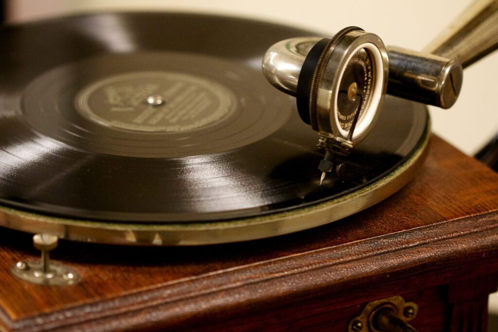 Image of 78 RPM disc on Victor player